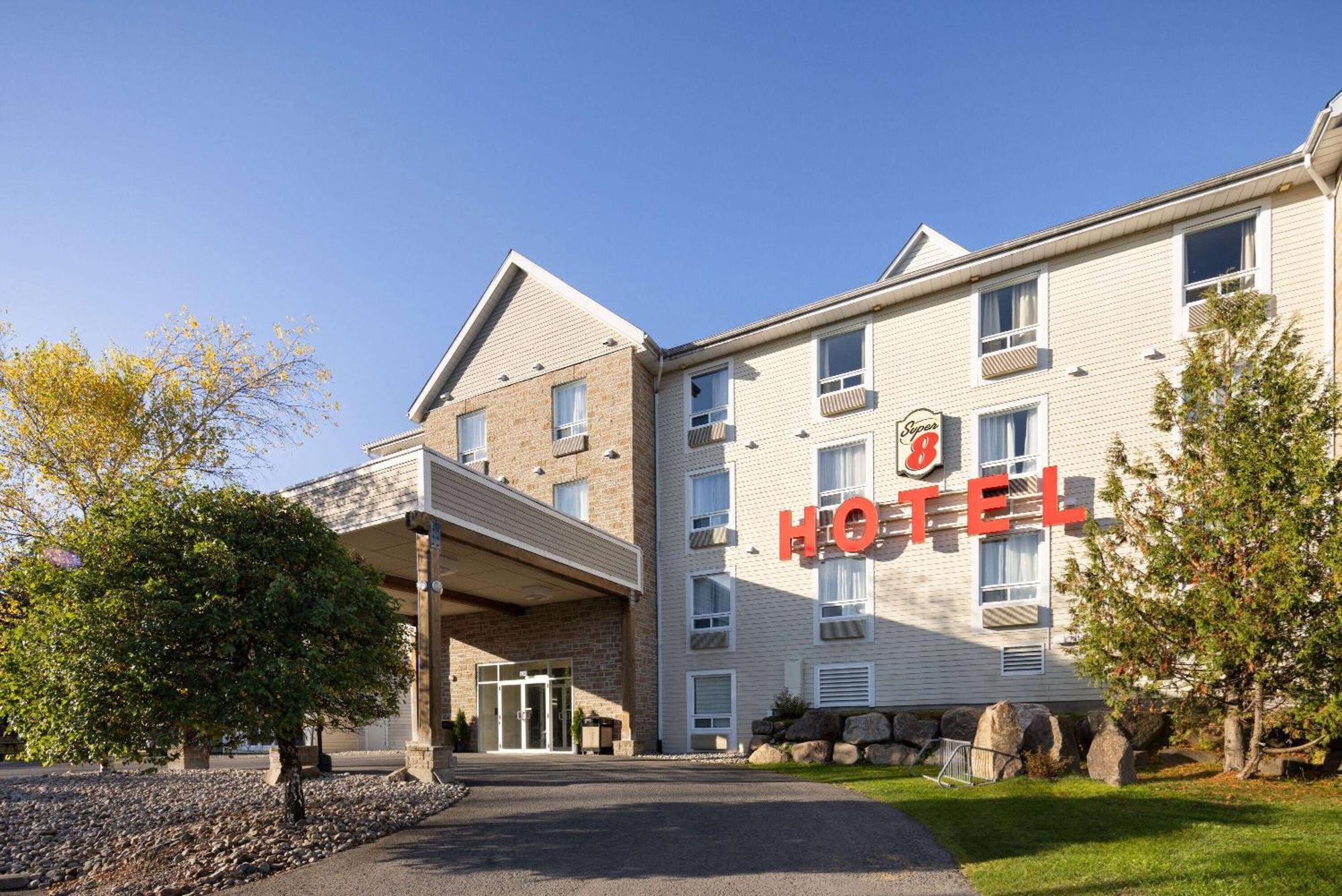 Super 8 By Wyndham Sainte Agathe Des Monts Hotel Exterior photo